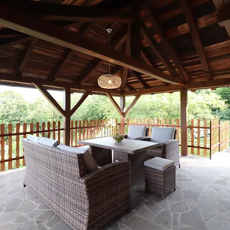 Felix With Spectacular Pool In Oasis *