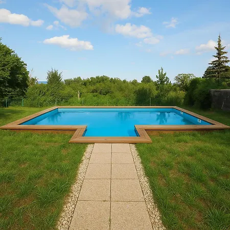 Felix With Spectacular Pool In Oasis